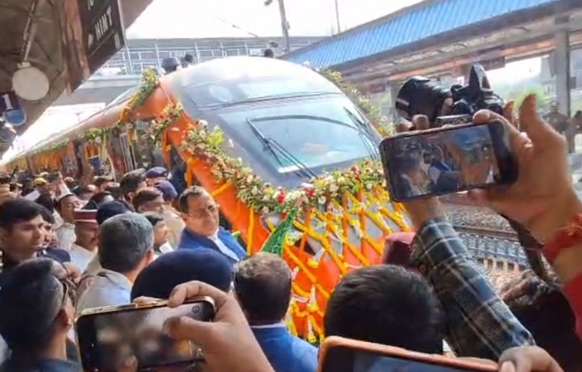 Vindhyachal Gets Two Major Rail Boosts: Vande Bharat and Sogariya–Danapur Express Now Halt at the Temple Town